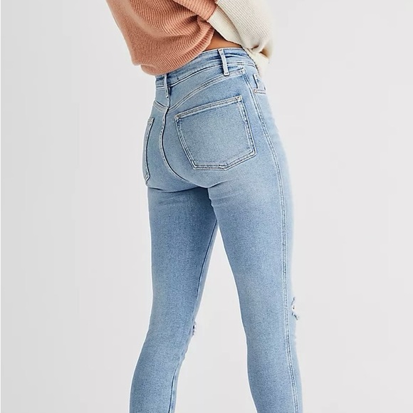 We the Free by Free People size 26 light wash raw hem skinny jeans - Picture 1 of 7